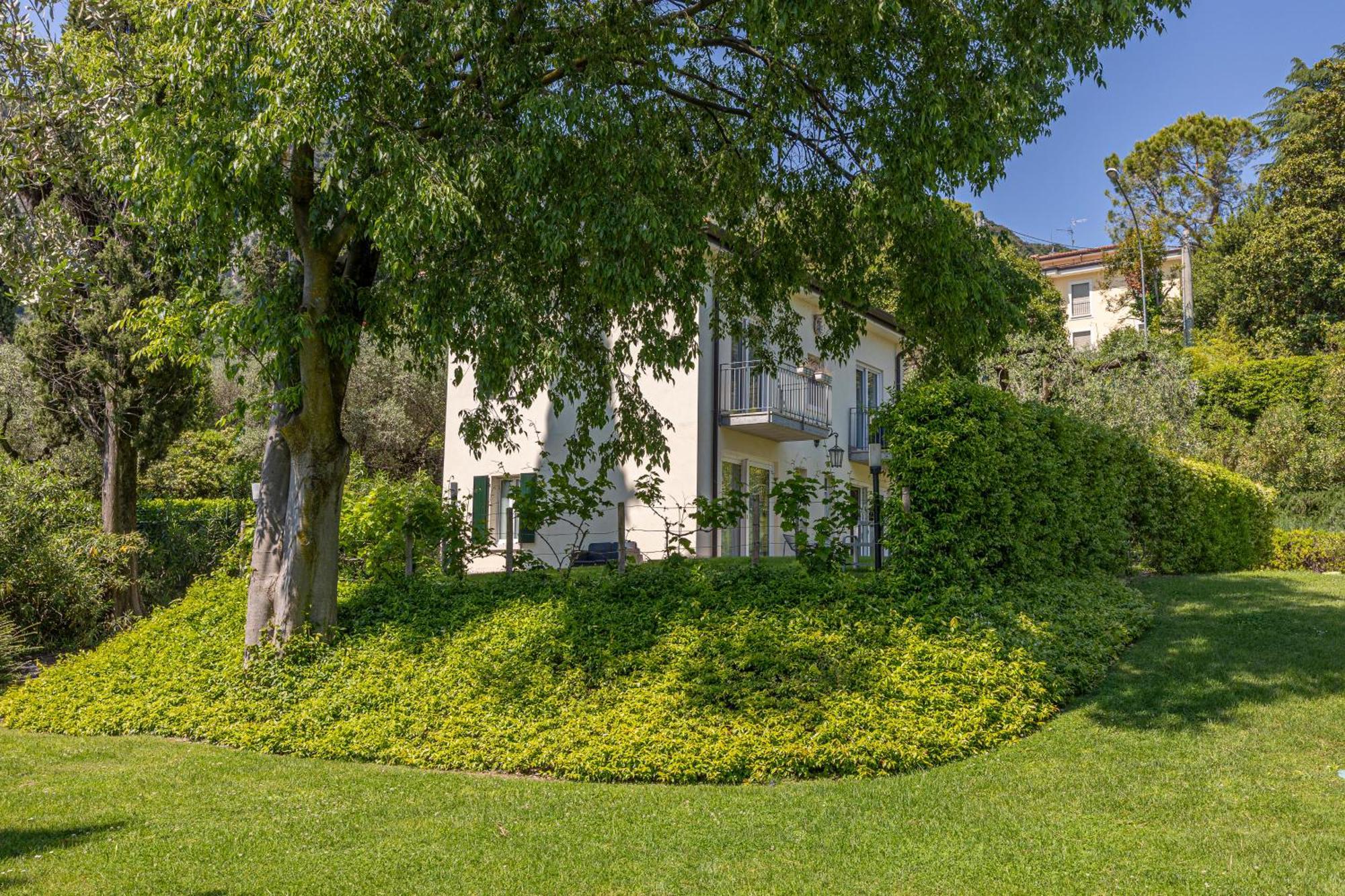 Appartamenti Villa Andrea Garde Extérieur photo